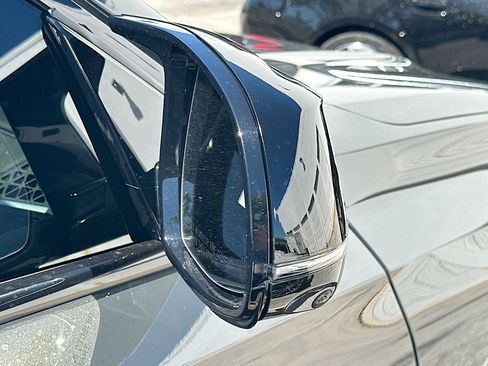 Used 2024 BMW X6 M60i image 11