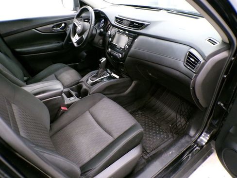 Used 2019 Nissan Rogue SV w/ Premium Package image 17