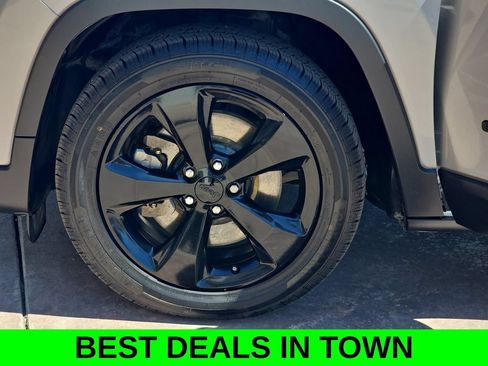 Used 2021 Jeep Cherokee Latitude Plus FWD image 34