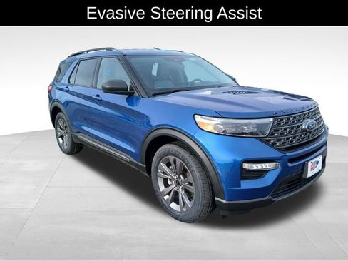 Used 2021 Ford Explorer XLT w/ Equipment Group 202A image 9
