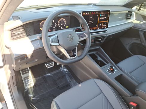 New 2026 Volkswagen Tiguan SE R-Line AWD/4WD image 16