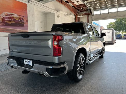 Used 2024 Chevrolet Silverado 1500 LT w/ Z71 Off-Road Package AWD/4WD image 9