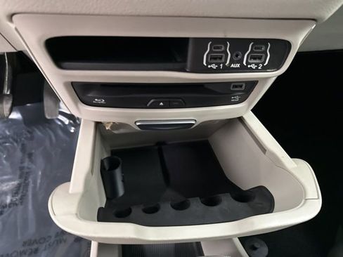 Used 2021 Chrysler Pacifica Touring-L w/ Uconnect Theater Family Group image 45