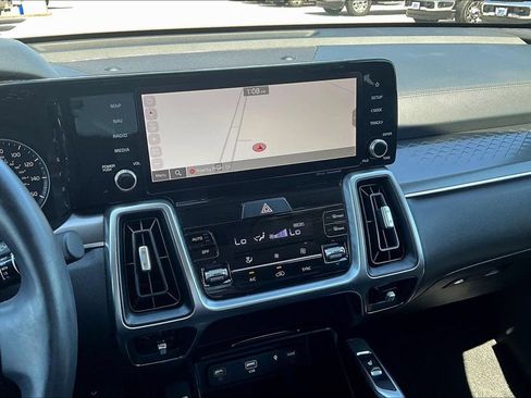 Used 2023 Kia Sorento S FWD image 6