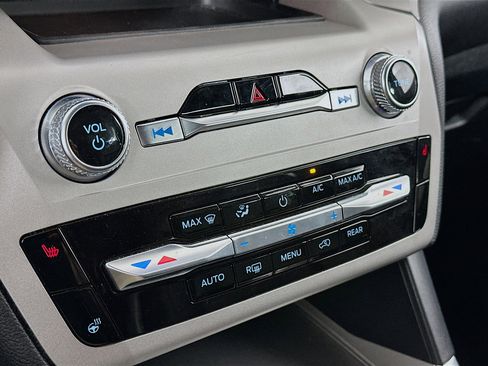 Used 2024 Ford Explorer XLT w/ Equipment Group 202A image 23