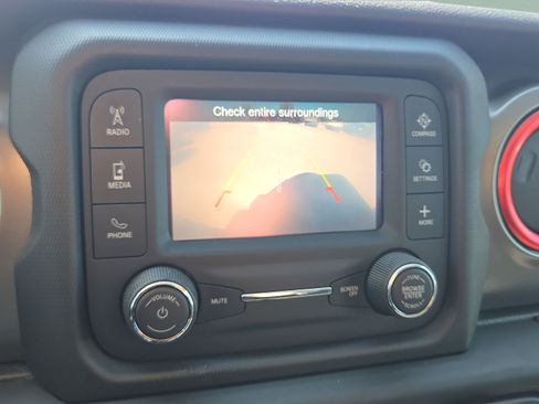 Used 2018 Jeep Wrangler Unlimited Sport S AWD/4WD image 27