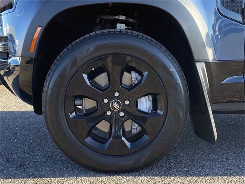 Used 2023 Land Rover Defender 110 X-Dynamic SE image 32