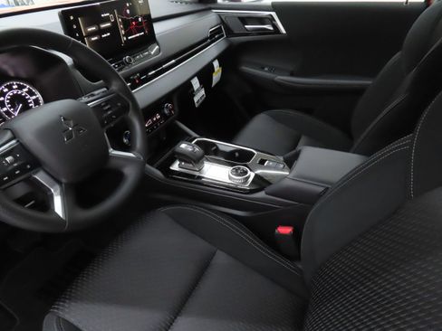 New 2026 Mitsubishi Outlander ES FWD image 17