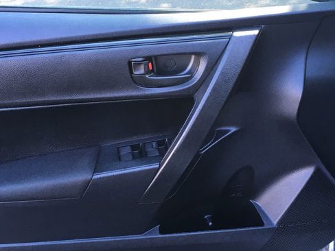 Used 2017 Toyota Corolla L FWD image 18
