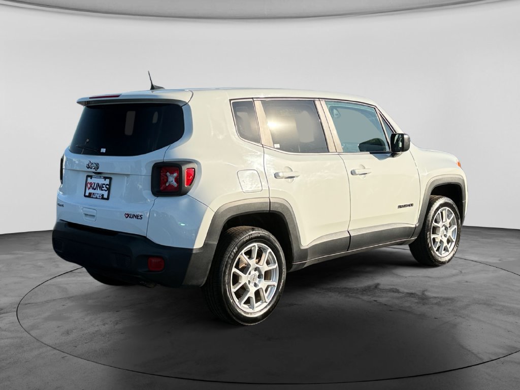 Used 2023 Jeep Renegade Latitude AWD/4WD image 9