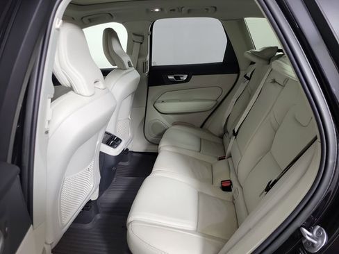 Used 2023 Volvo XC60 B5 Ultimate w/ Protection Package Premier FWD image 14