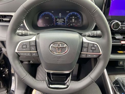 Used 2026 Toyota Highlander Platinum image 36