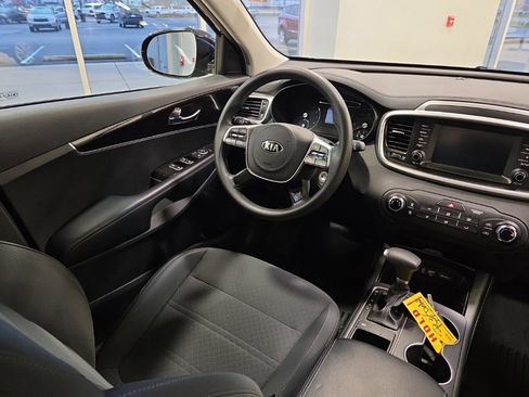 Used 2020 Kia Sorento LX image 18
