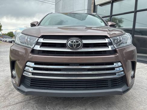 Used 2017 Toyota Highlander Limited w/ Carpet Mat Package AWD/4WD image 2