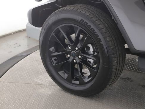 Used 2025 Jeep Wrangler Unlimited Sahara image 13