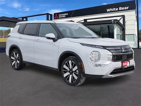 New 2026 Mitsubishi Outlander SE image 1