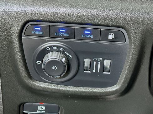 Used 2022 Jeep Grand Cherokee Limited 4xe w/ Luxury Tech Group II image 17