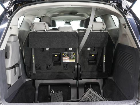 Used 2024 Toyota Sienna LE AWD/4WD image 9