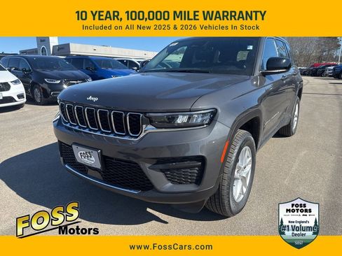 New 2026 Jeep Grand Cherokee Laredo image 1