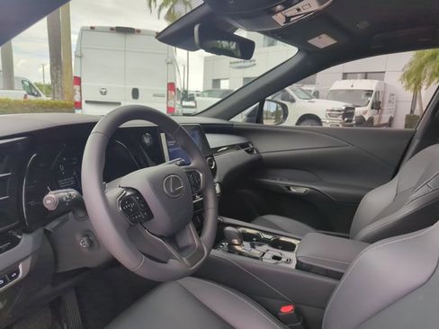 Used 2025 Lexus RX 350 FWD w/ Technology Package image 5