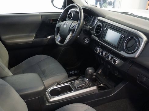 Used 2017 Toyota Tacoma SR5 image 22