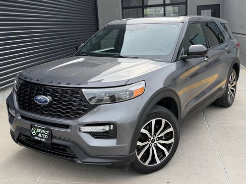 Used 2022 Ford Explorer ST AWD/4WD image 2