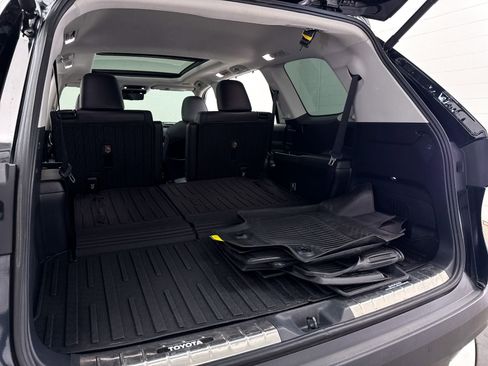 Used 2024 Toyota Grand Highlander AWD image 36