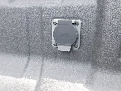 Used 2024 Chevrolet Colorado Z71 w/ Z71 Convenience Package 2 image 8