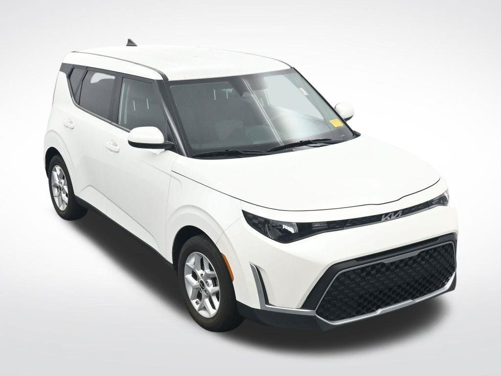 Used 2023 Kia Soul LX w/ Option Group 015 FWD image 23