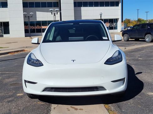 Used 2021 Tesla Model Y Long Range image 10