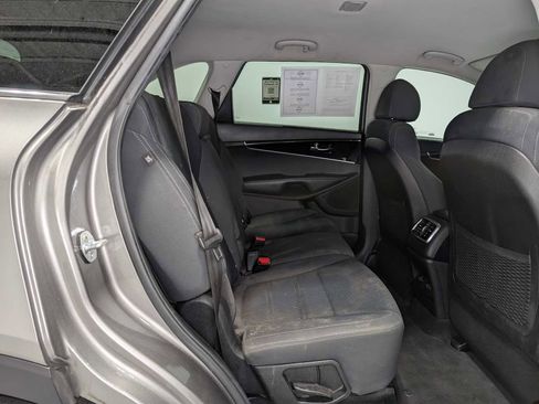 Used 2018 Kia Sorento LX AWD/4WD image 38