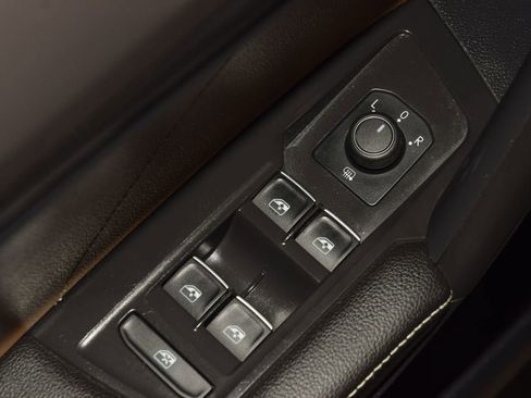 Used 2022 Volkswagen Tiguan SE AWD/4WD image 43