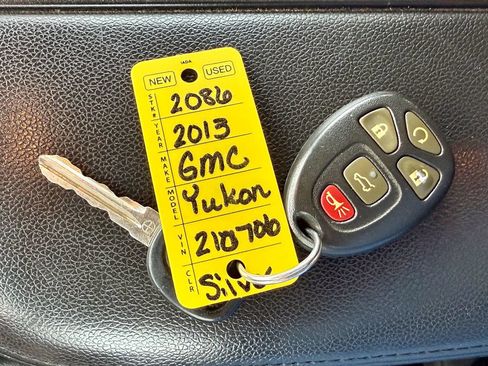 Used 2013 GMC Yukon XL SLT AWD/4WD image 31