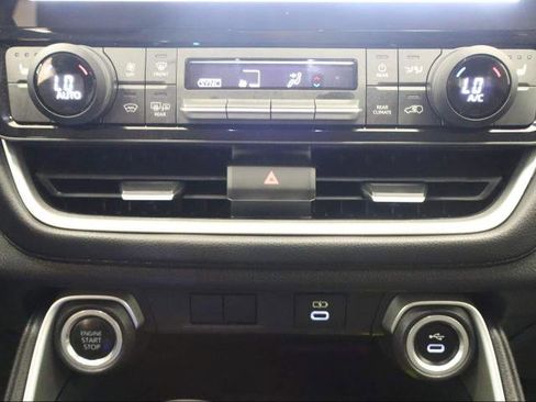 Used 2024 Toyota Grand Highlander XLE image 35