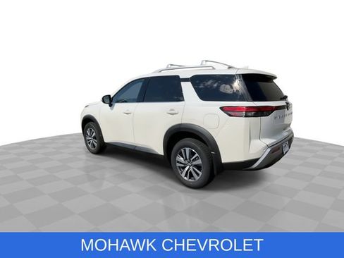 Used 2024 Nissan Pathfinder SL AWD/4WD image 6