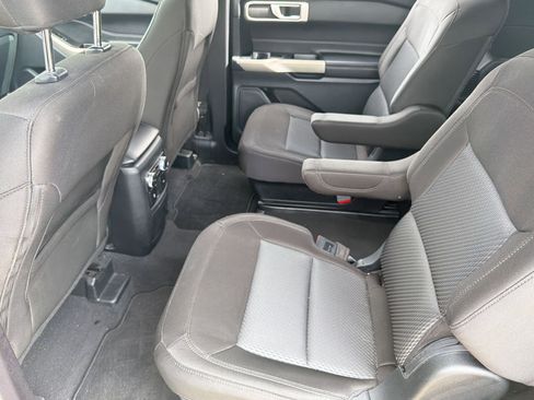 Used 2022 Ford Explorer XLT image 25