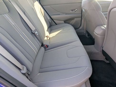 Used 2023 Hyundai Elantra SEL w/ Convenience Package image 19