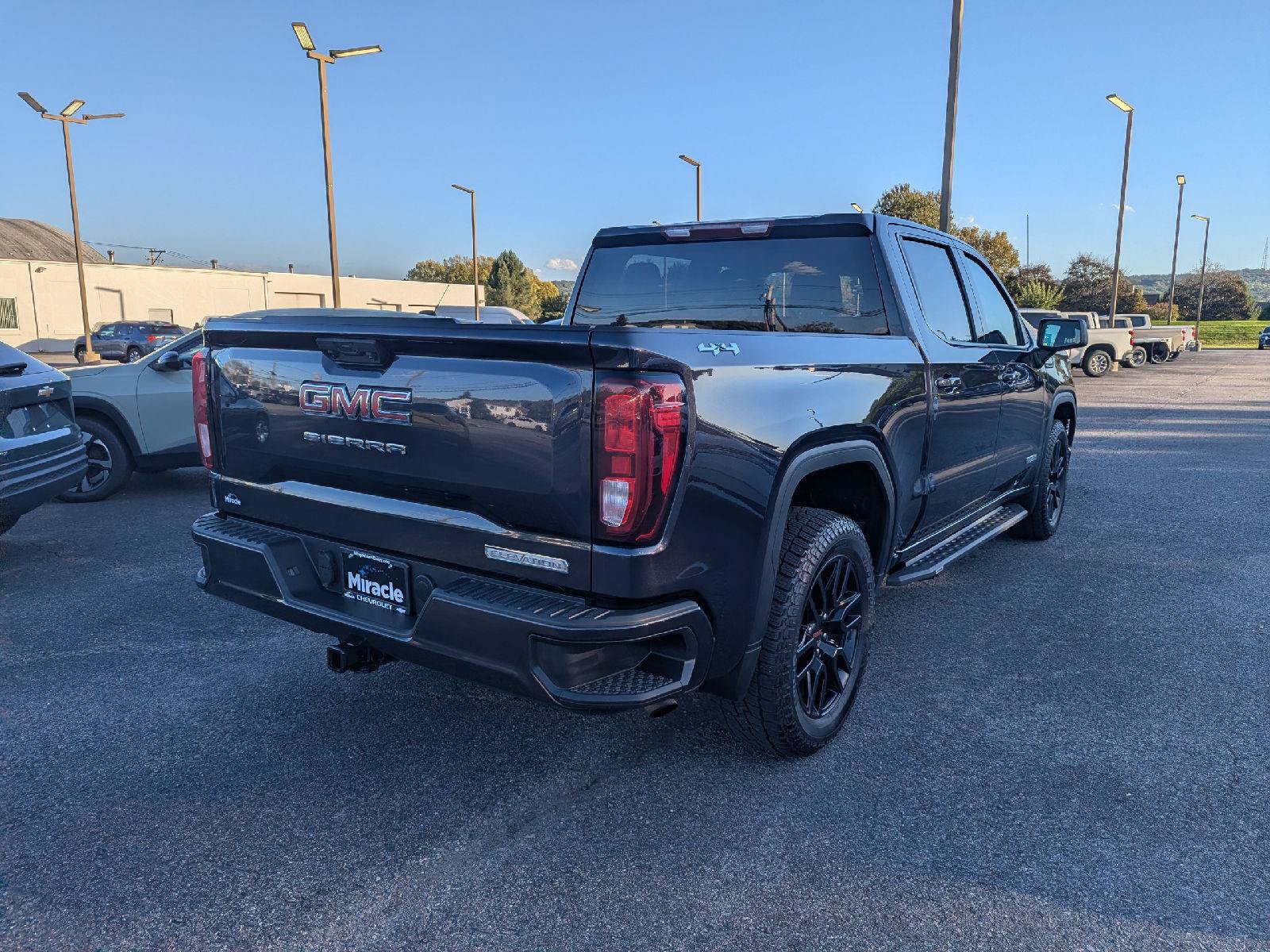 Used 2023 GMC Sierra 1500 Elevation AWD/4WD image 7