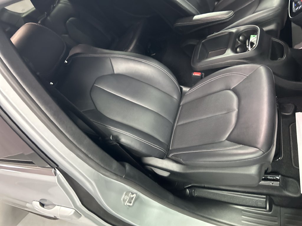 Used 2026 Chrysler Pacifica Select FWD image 26
