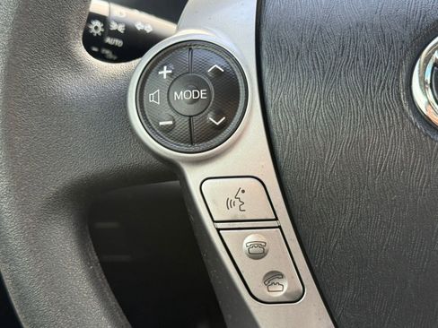 Used 2017 Toyota Prius V Three image 17