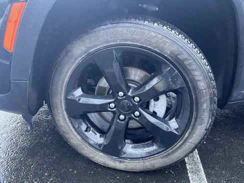 Used 2024 Jeep Grand Cherokee Altitude image 32