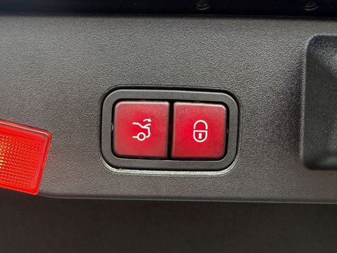 Used 2013 Mercedes-Benz SL 550 image 14