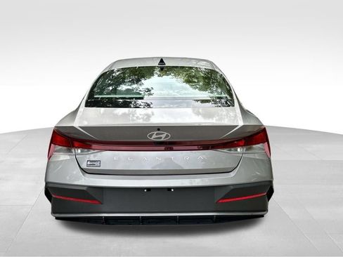 Used 2024 Hyundai Elantra SEL FWD image 4