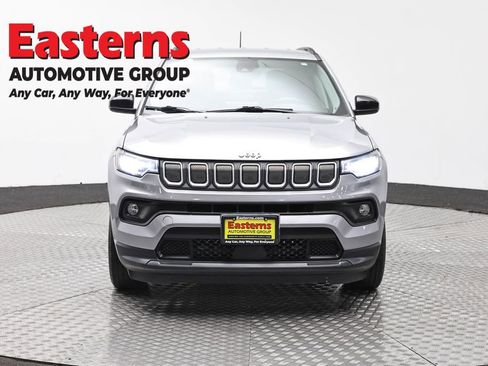 Used 2022 Jeep Compass Latitude w/ Convenience Group AWD/4WD image 2