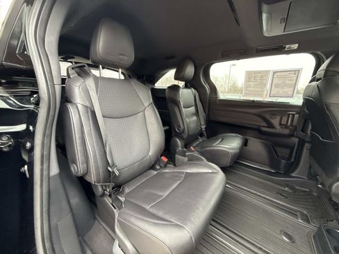 Used 2024 Toyota Sienna XLE Woodland Edition image 16