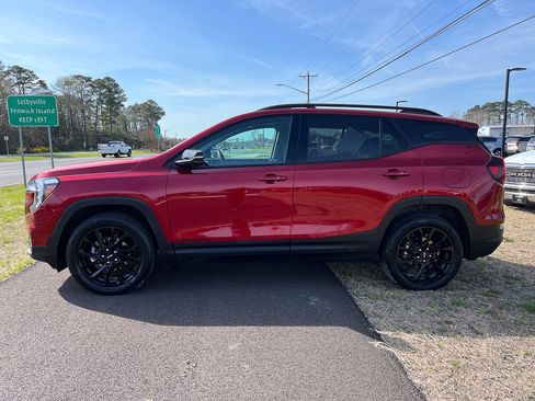 Used 2023 GMC Terrain SLT w/ Tech Package AWD/4WD image 2