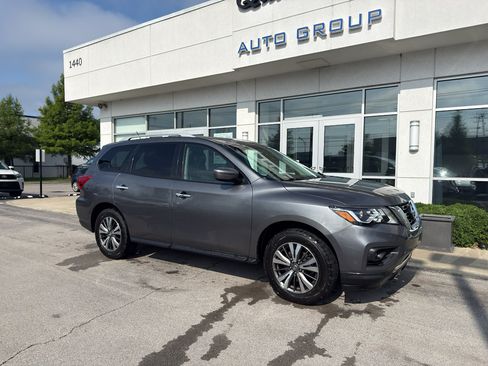 Used 2017 Nissan Pathfinder SV AWD/4WD image 1
