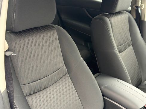 Used 2019 Nissan Rogue SV image 13