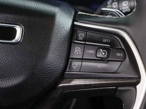 Used 2024 Jeep Grand Cherokee Limited w/ Luxury Tech Group II AWD/4WD image 15