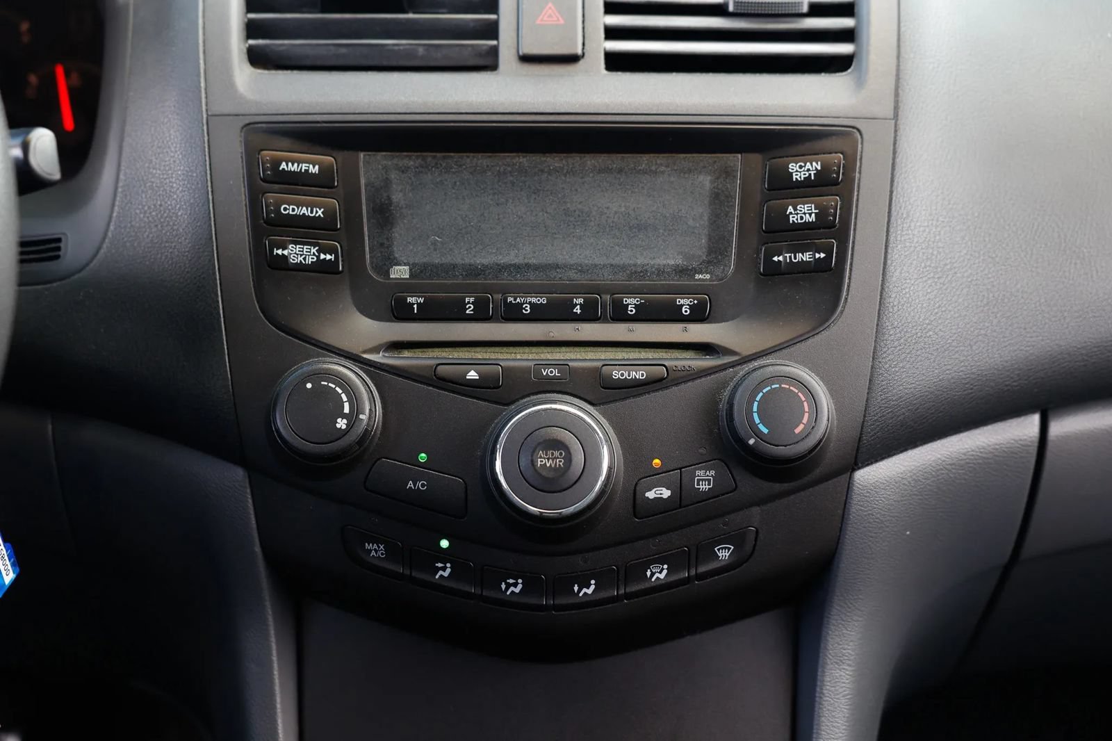 Used 2004 Honda Accord LX image 32